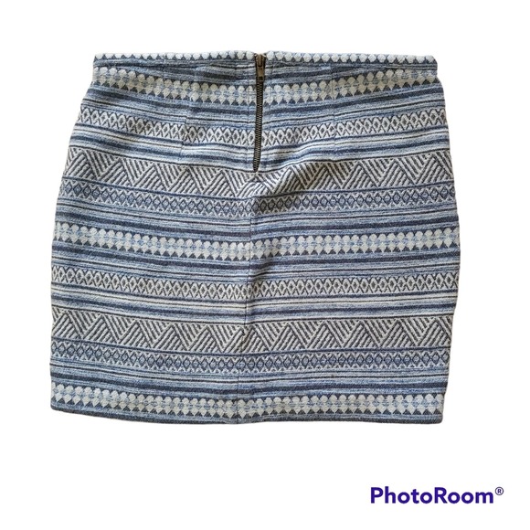 H&M L.O.G.G. Blue White Aztec Print Mini Skirt Size 6 - Picture 2 of 4